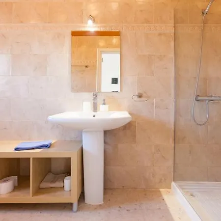 Vakantiehuis Sleeps 6 Pool Air Con Wifi