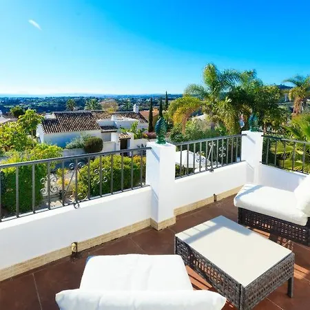 Sleeps 6 Pool Air Con Wifi *