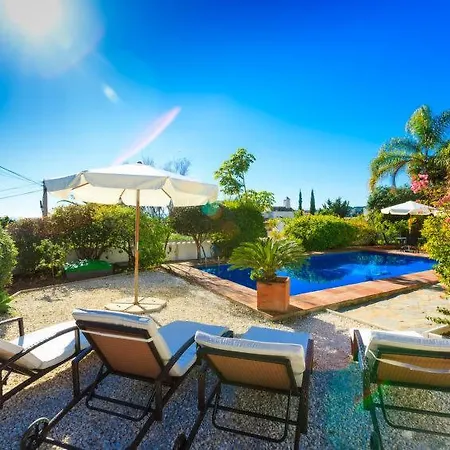 Sleeps 6 Pool Air Con Wifi