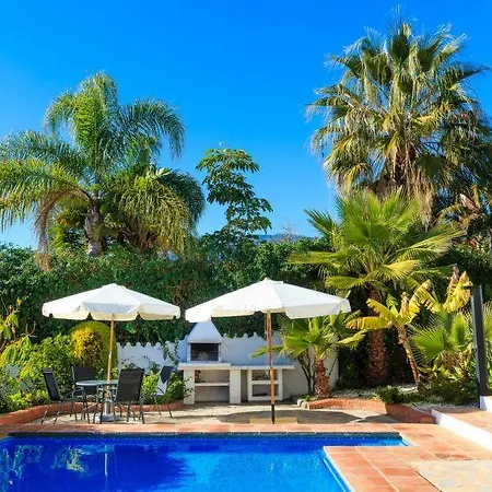 Sleeps 6 Pool Air Con Wifi 埃斯特波纳