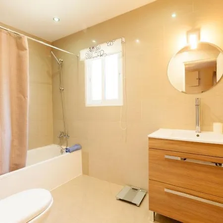 Sleeps 6 Pool Air Con Wifi *