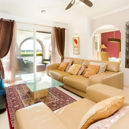 Sleeps 6 Pool Air Con Wifi * 埃斯特波纳