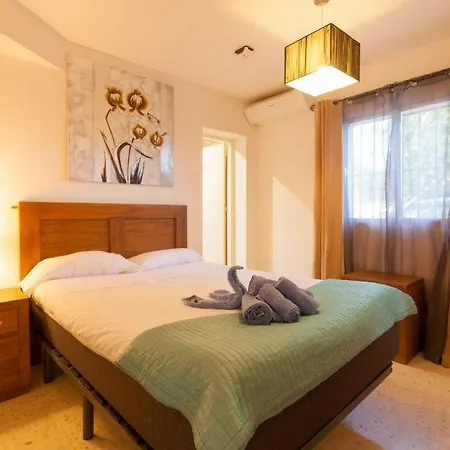 Sleeps 6 Pool Air Con Wifi
