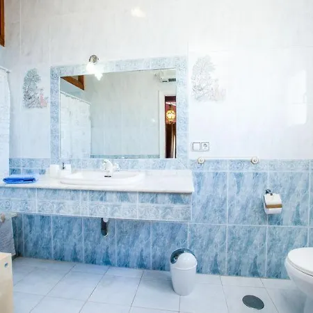 Sleeps 6 Pool Air Con Wifi *
