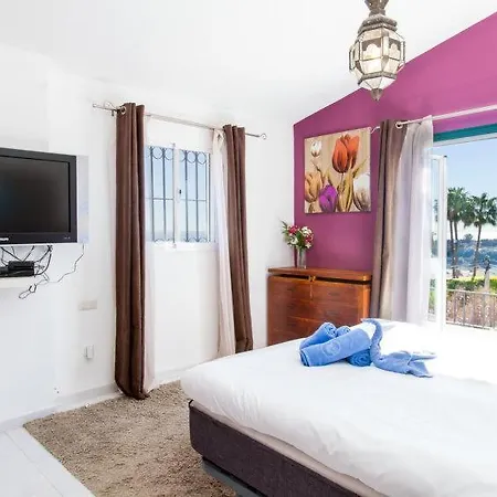 Sleeps 6 Pool Air Con Wifi